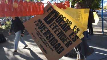 Organizan clases públicas en la plaza central de Cipolletti Foto: Andrés Maripe. 