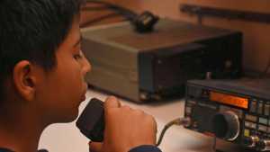 Ser radioaficionado: la experiencia de Nassim cosechó repercusiones y mostró al RadioClub Roca en el país