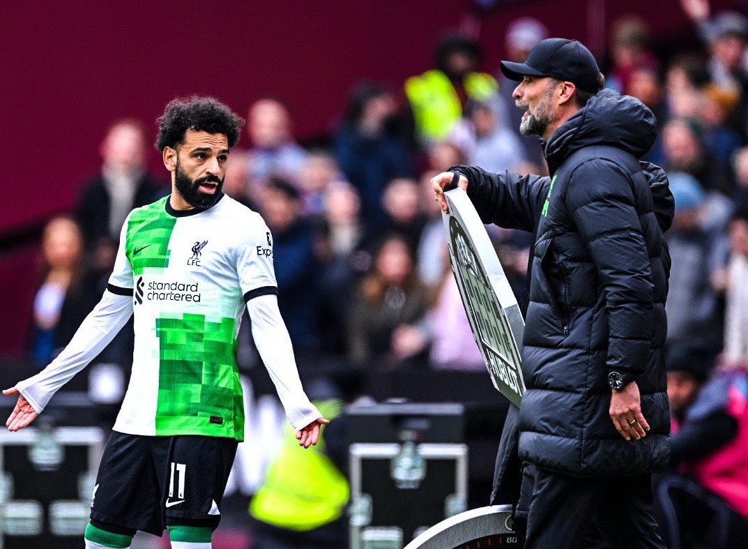 Salah y el entrenador tuvieron un fuerte diálogo antes de que el egipcio ingresara al partido ante West Ham. 