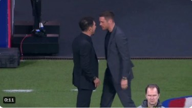 Diego Simeone tuvo un fuerte cruce con Sebastian Kehl. director deportivo de Borussia Dortmund. Imagen: captura.