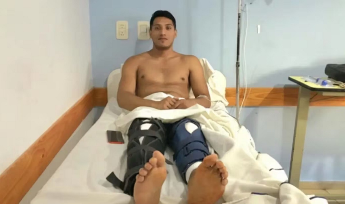 El joven denunció mala praxis, luego de que fue operado de las dos piernas. Foto: Gentileza El Día.