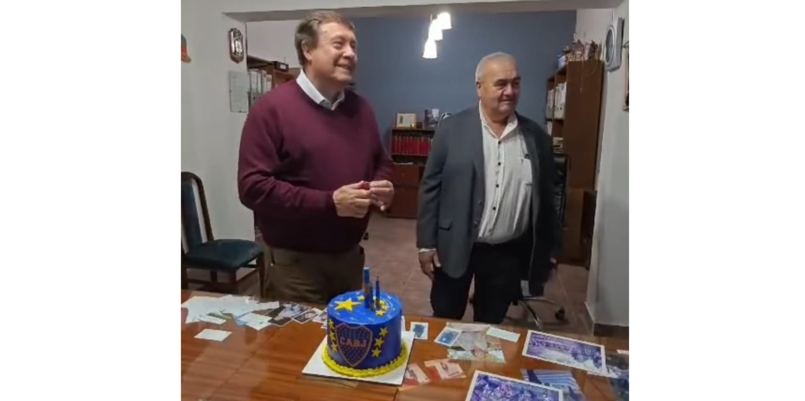El gobernador puso la torta el viernes, por el cumpleaños del intendente de Pomona, Miguel Jara. Un bálsamo, en medio de las disputas con Nación y los conflictos salariales internos.
