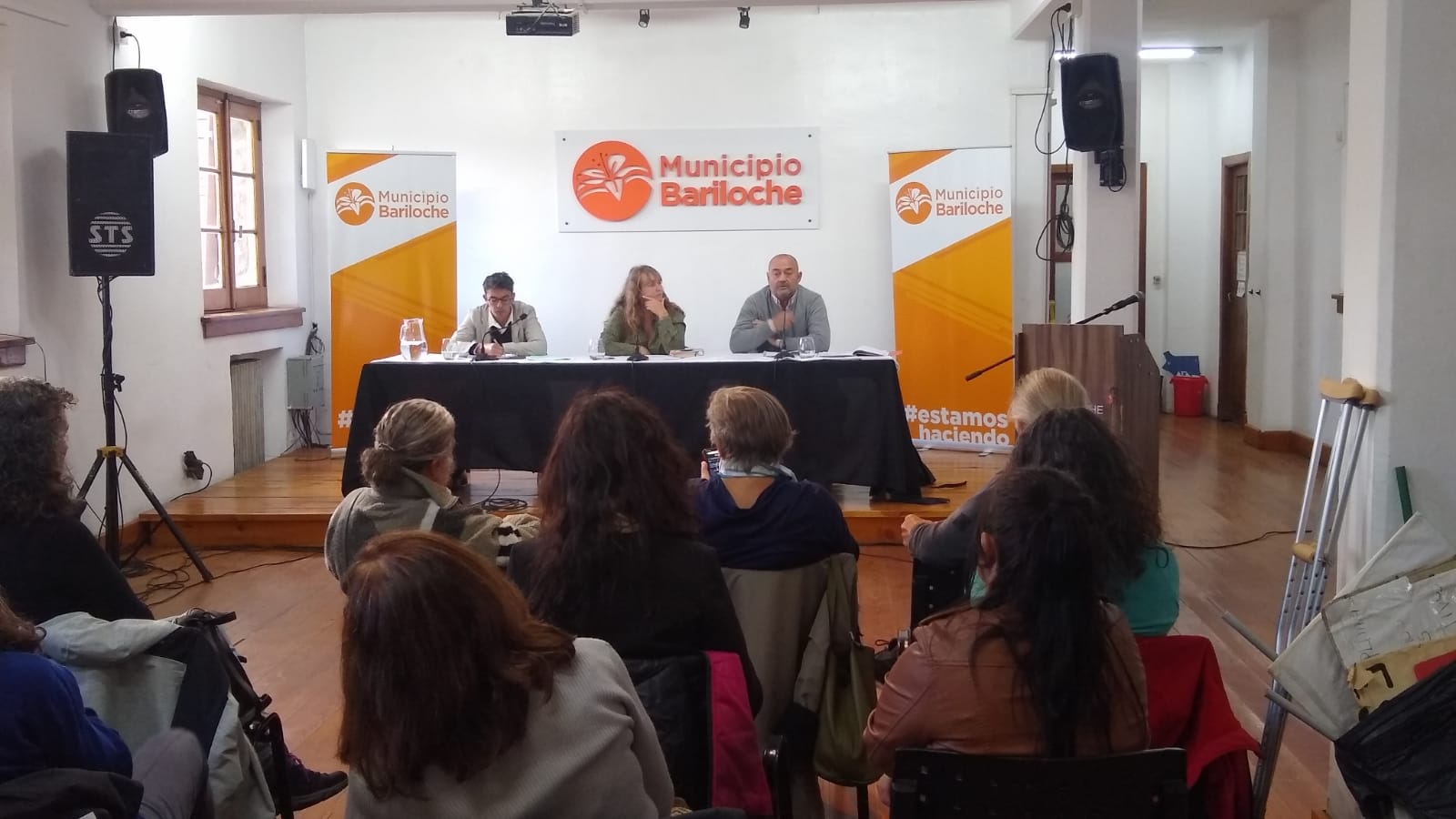 Se cumplió con la formalidad de la audiencia pública por el aumento del boleto en Bariloche. Foto: Chino Leiva