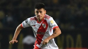 El tajante pedido de un campeón del mundo por la titularidad de Claudio Echeverri en River