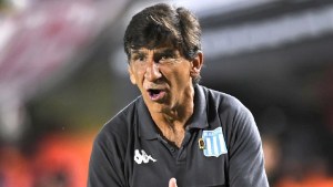Gustavo Costas palpitó el debut en la Sudamericana: «Racing necesita lograr algo internacional»