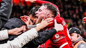 Con un golazo de Alexis Mac Allister, Liverpool ganó y volvió a la punta de la Premier League