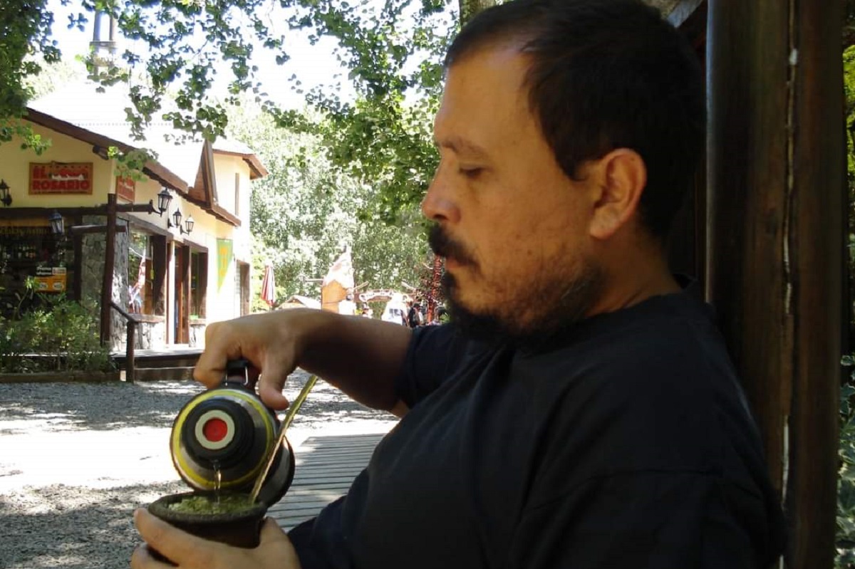 Juárez fue recientemente seleccionado en la convocatoria literaria anual del Fondo Editorial Rionegrino por su libro Ojalá 