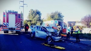 Dos heridos tras un choque frontal sobre la Ruta 151, en Cipolletti: uno está grave