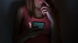 Violencia de género digital: proponen penar 6 nuevos delitos