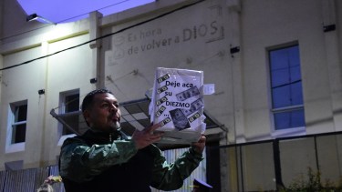 ATE marchó a la iglesia de Márquez en Neuquén: «El pastor sembró odio, que Dios lo bendiga», dijo Quintriqueo