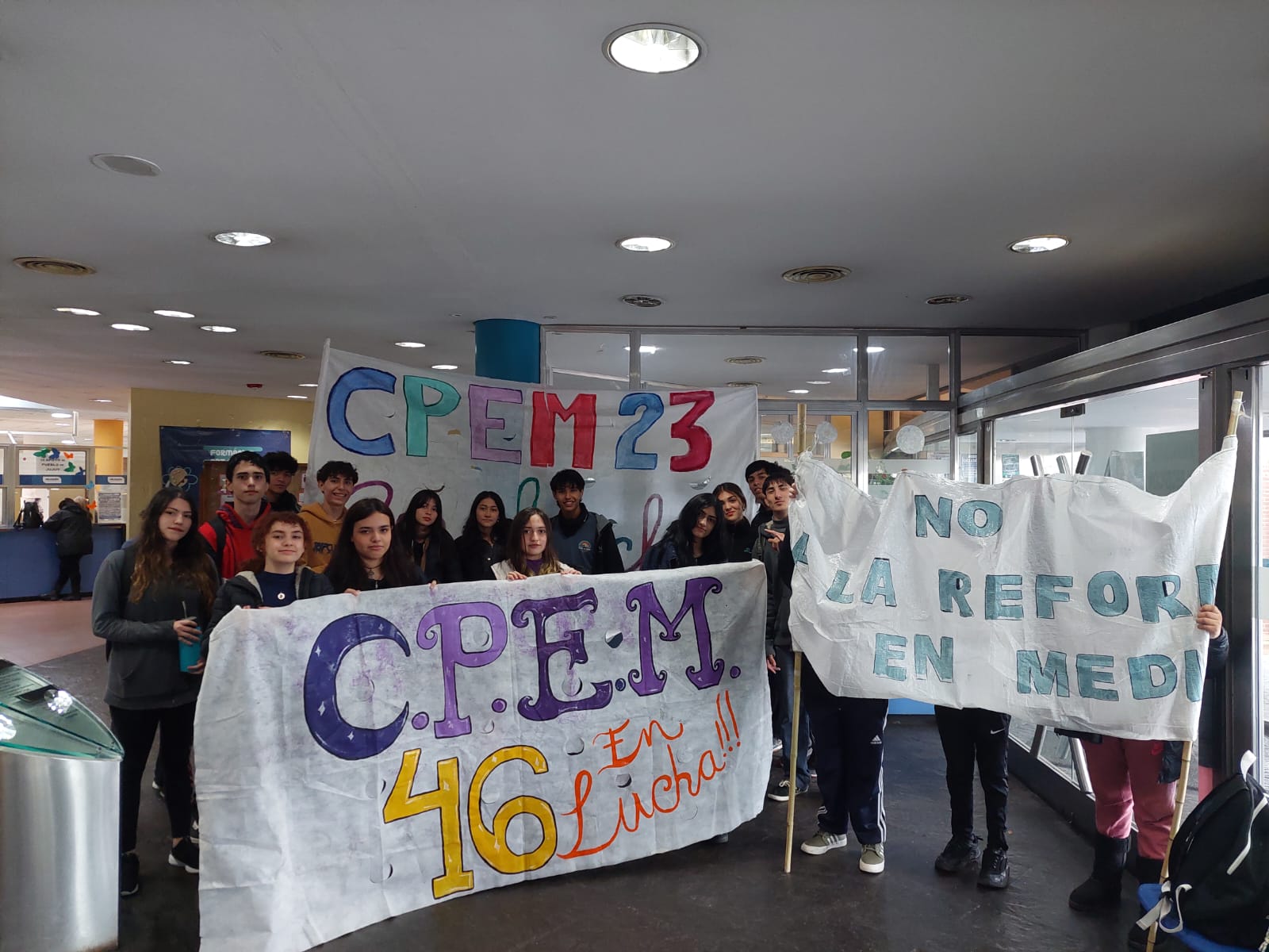 Los estudiantes fueron recibidos en el CPE pero no quedaron conformes y convocaron a una nueva marcha. Foto: Gentileza. 