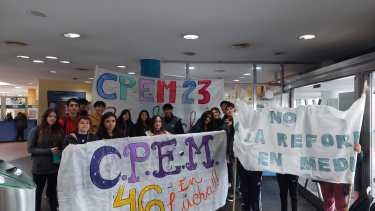 Los estudiantes fueron recibidos en el CPE pero no quedaron conformes y convocaron a una nueva marcha. Foto: Gentileza. 