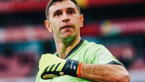 Qué dijo Dibu Martínez sobre el Arsenal luego de bajarlo de la punta en la Premier League