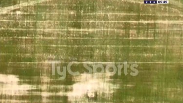 La AFA evalúa cambiar la sede por el mal estado del césped del Kempes.