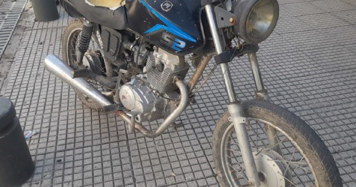They arrest a woman in Viedma who was traveling aboard a stolen motorcycle