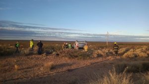 Vuelco en la Ruta 22, cerca de Plaza Huincul: aseguran que otro auto causó el accidente y se fugó