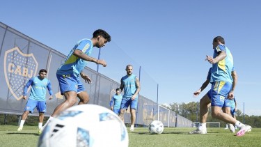Boca se entrenó de cara al cruce contra Fortaleza en Brasil. Foto: @BocaJrsOficial.