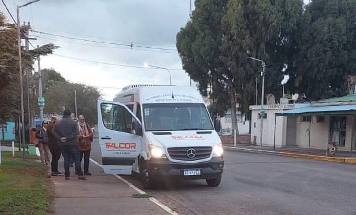 El nuevo servicio de transporte entre Viedma y El Cóndor comenzó a funcionar el martes. Foto Gentileza: Radio El Cóndor