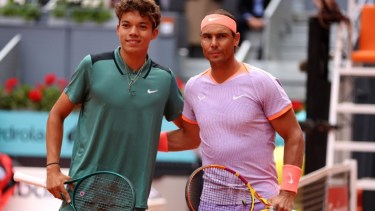 Rafael Nadal junto a Darwin Blanch en la Caja Mágica.