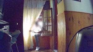 Les robaba dinero a sus suegros en Pergamino y quedó registrado en video: «Ni la más mínima sospecha»