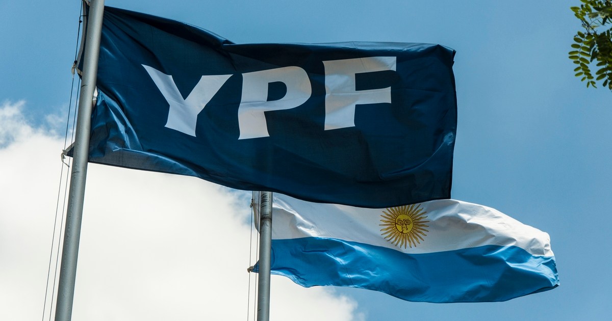 YPF evaluates an increase of 40% above inflation for its directors