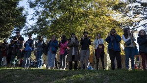 Masivas expresiones de repudio al ajuste en el abrazo al parque Nahuel Huapi