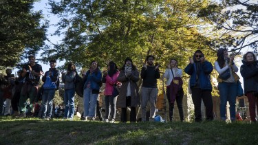 Masivas expresiones de repudio al ajuste en el abrazo al parque Nahuel Huapi