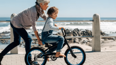 Los abuelos y su importancia en la vida familiar. Foto: Jacob Lund/Shutterstock