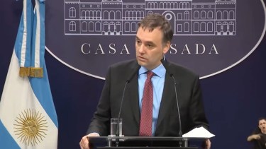 Manuel Adorni respondió sobre los perros de Javier Milei, sorprendido.-