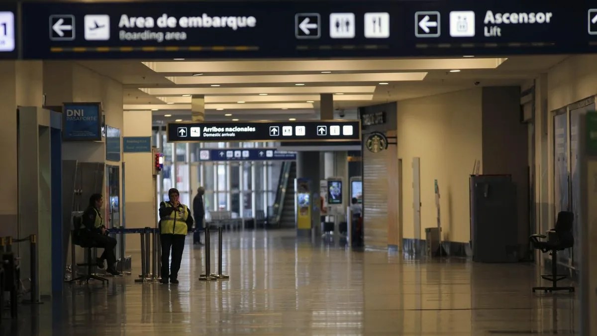 Pilotos de la aerolínea Andes realizan un paro por falta de pago de sus sueldos.