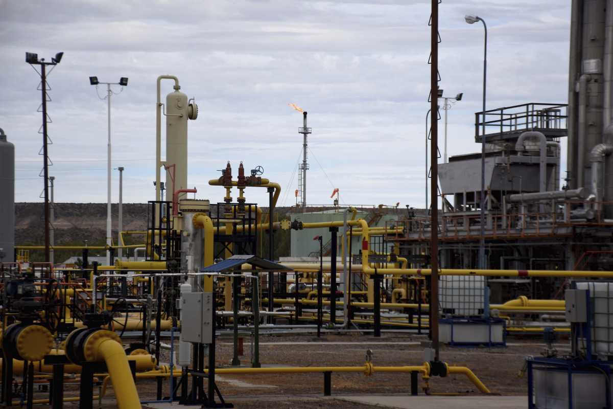 YPF puso a la venta 55 áreas petroleras de todo el país, algunas clave para Río Negro y Neuquén. Foto: Matías Subat