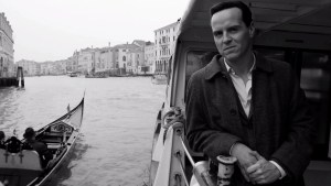 Crítica: «Ripley», un gran retrato en blanco y negro del asesino más perturbador