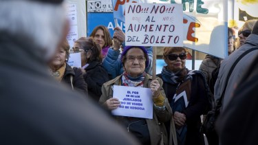 Los manifestantes repudiaron el ajuste en organismos del Estado y clamaron por "una gran huelga general". Foto: Marcelo Martínez
