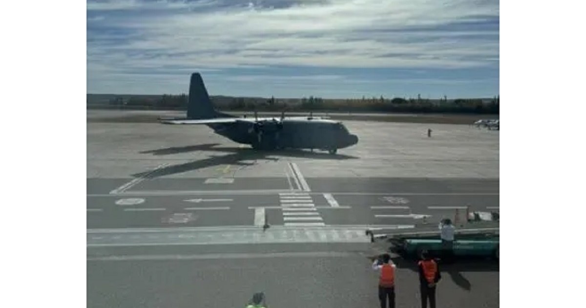 Un avión Hércules y camiones con dinero despertaron curiosidad en aeropuerto de Neuquén thumbnail