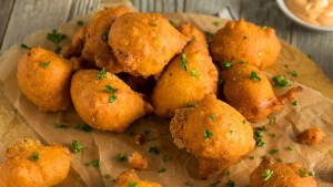 Cómo hacer buñuelos de zanahoria y queso parmesano: una receta express para disfrutar