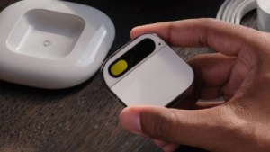 Cómo es el Humane AI Pin, el dispositivo que quiere reemplazar a los smartphones (pero aún está lejos)