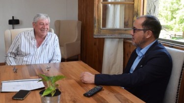 El intendente Walter Cortés recibió meses atrás al cónsul general de Chile en Bariloche. Gentileza