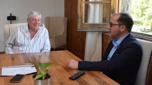 El intendente de Bariloche pidió por la «paz y diálogo» en Chile, tras el crimen de carabineros