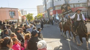 Con un colorido desfile celebraron los 245 años de la fundación de Viedma y Carmen de Patagones