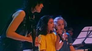 «Cada voz tiene una historia para contar y cantar»: la musicoterapeuta que inspira en Cipolletti