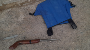 Caminaba con una escopeta y un chaleco antibalas en la zona norte de Roca y lo detuvieron