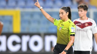 La primera mujer árbitra de la Serie A, Maria Sole Ferrieri Caputi.