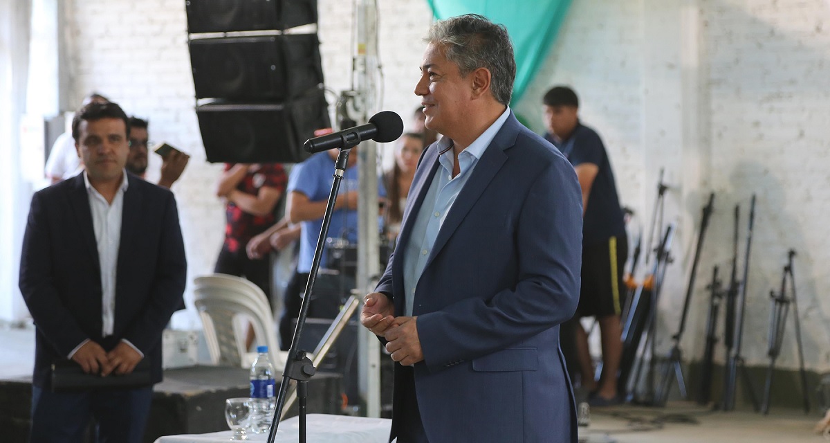 El gobernador de Neuquén durante su discurso en Sauzal Bonito el sábado.