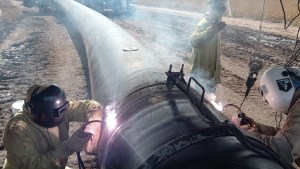 La reversión del Gasoducto Norte, clave para Vaca Muerta, tuvo su primera soldadura