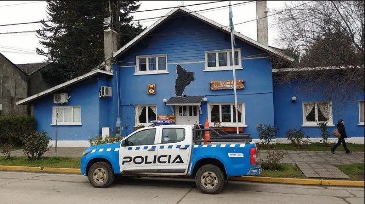 Las víctimas del robo avisaron alrededor de las 23 del domingo en la comisaría 28 de Villa La Angostura. (foto de archivo)