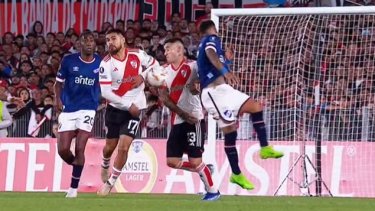 La Conmebol reveló el audio del VAR que no le dio el penal a Nacional.