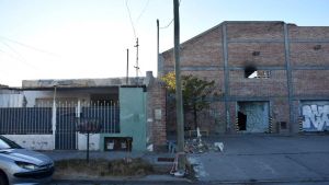 Corte de calle y falta de respuesta para vecinos afectados por un incendio en Neuquén