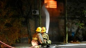 Denuncian penalmente a la entidad bancaria dueña del galpón incendiado en Neuquén