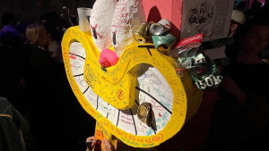 Insólito: El curioso anti homenaje a Nik Gaturro que organizó un grupo de artistas