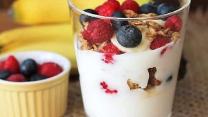 Vasitos de yogurt y banana: una receta fácil para disfrutar hasta el final